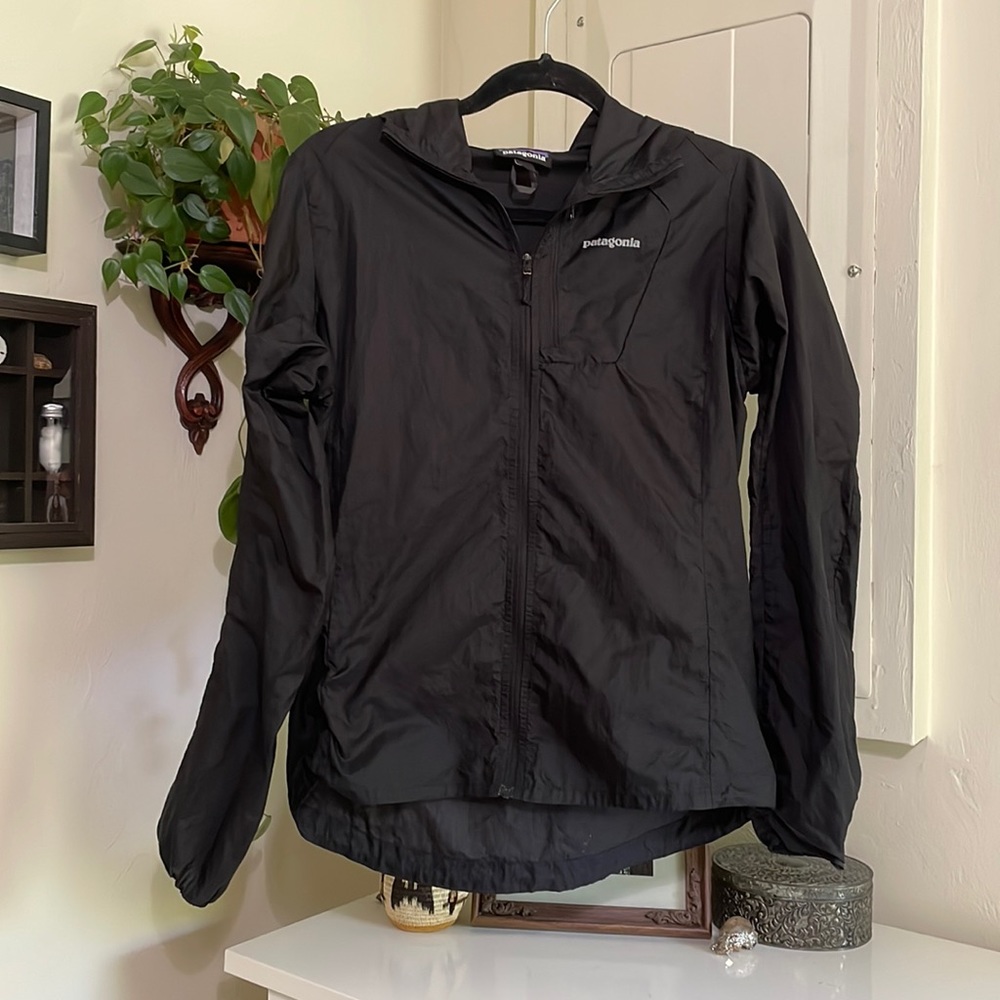 Small Patagonia Houdini Lightweight Rain and Wind Jacket in Black